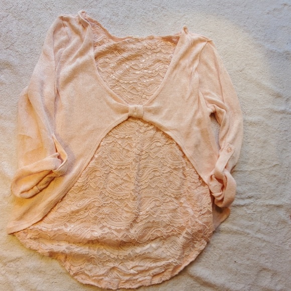 Pink sweater with bow and lace - Picture 1 of 3